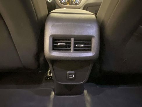 Used 2021 Chevrolet Equinox LT image 10