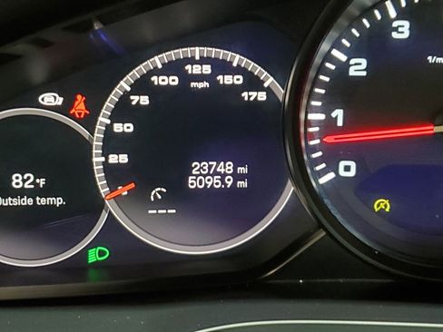 Used 2022 Porsche Cayenne image 38