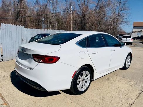 Used 2015 Chrysler 200 Limited w/ Convenience Group image 4