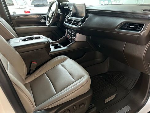 Used 2022 GMC Yukon SLT w/ SLT Luxury Package image 16