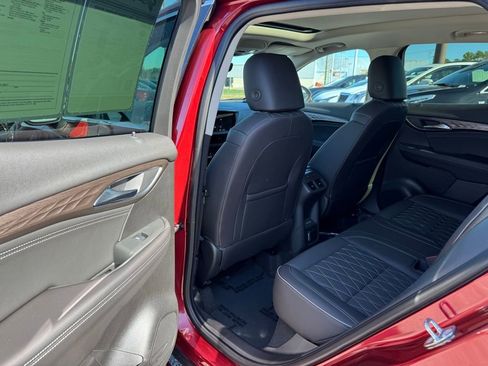 Used 2023 Buick Envision Avenir image 37