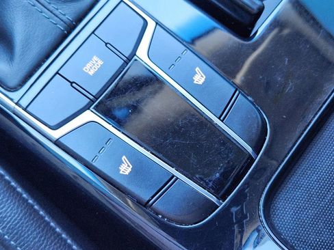 Used 2019 Kia Cadenza Premium image 20