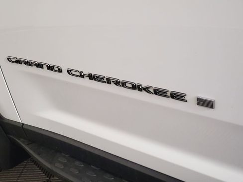 Used 2022 Jeep Grand Cherokee Laredo w/ Luxury Tech Group I AWD/4WD image 31