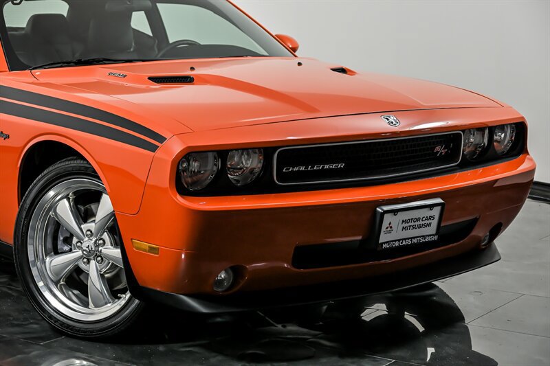 Used 2009 Dodge Challenger R/T RWD image 2