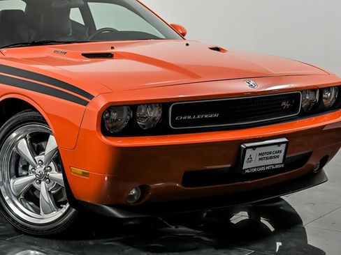 Used 2009 Dodge Challenger R/T RWD image 2