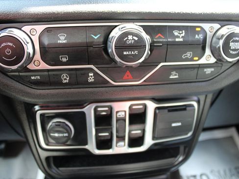 Used 2025 Jeep Gladiator Sport AWD/4WD image 29