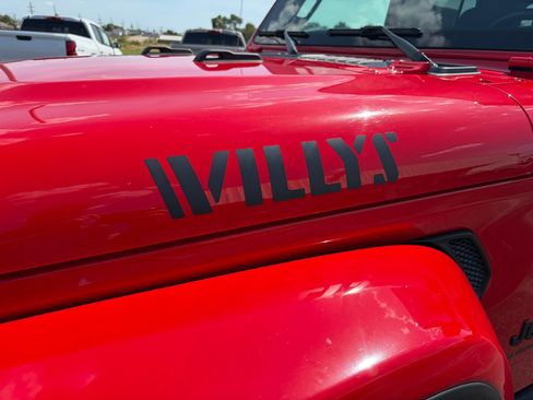 Used 2021 Jeep Gladiator Sport AWD/4WD image 3
