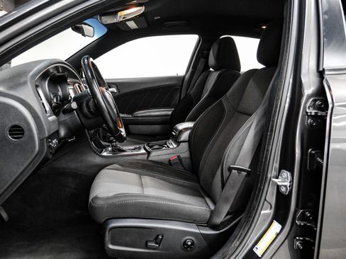 Used 2021 Dodge Charger SXT w/ Blacktop Package RWD image 4