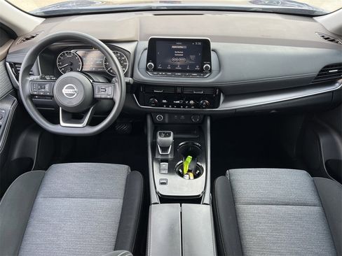 Used 2021 Nissan Rogue SV image 9