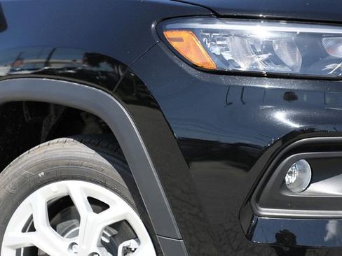 New 2025 Jeep Compass Latitude image 3