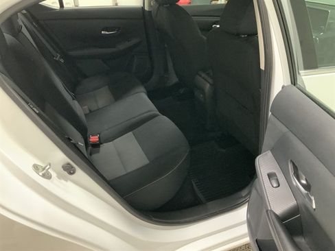 Used 2021 Nissan Sentra SV FWD image 16