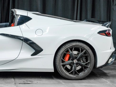 Used 2021 Chevrolet Corvette Stingray Preferred Cpe w/ Z51 Performance Package RWD image 17