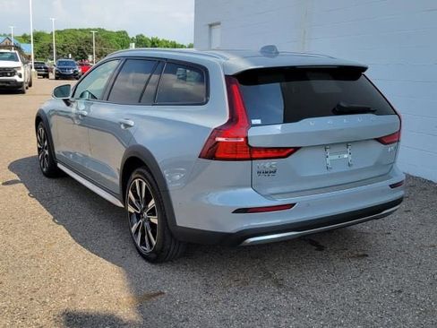 Used 2024 Volvo V60 B5 Cross Country Ultimate AWD/4WD image 7