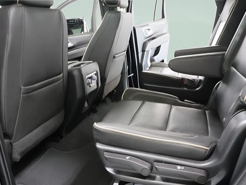 Used 2022 GMC Yukon SLT w/ SLT Luxury Package AWD/4WD image 23