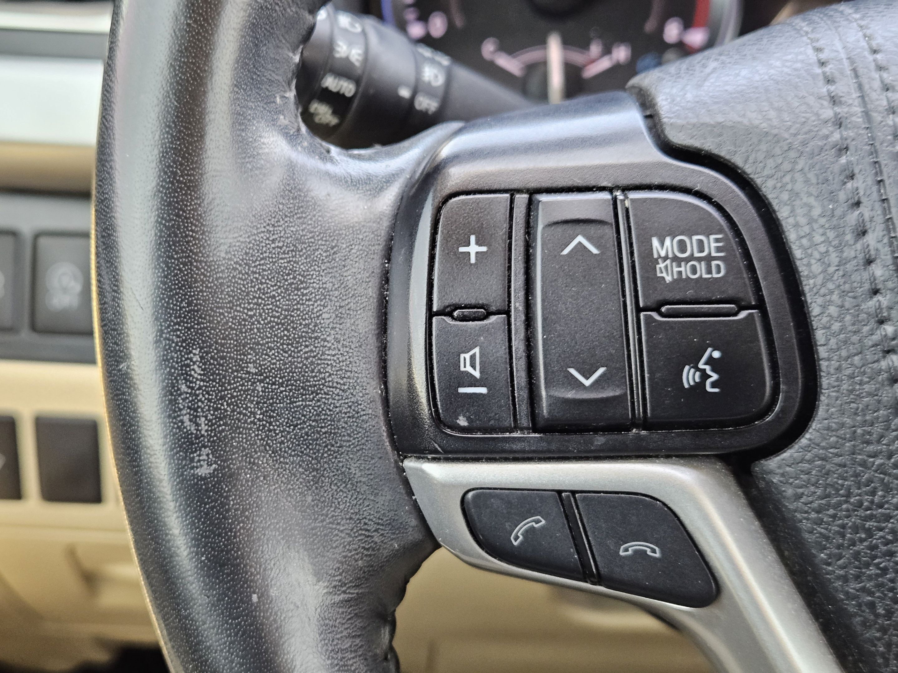 Used 2019 Toyota Highlander XLE FWD image 19