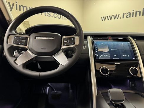 Used 2024 Land Rover Discovery S image 9