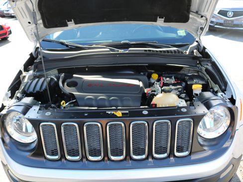 Used 2018 Jeep Renegade Latitude w/ UConnect 8.4 Nav Group image 44