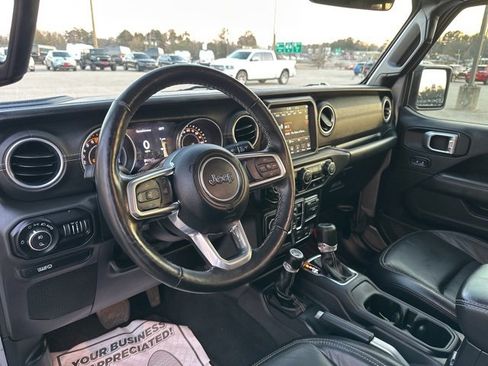 Used 2020 Jeep Gladiator Overland image 11