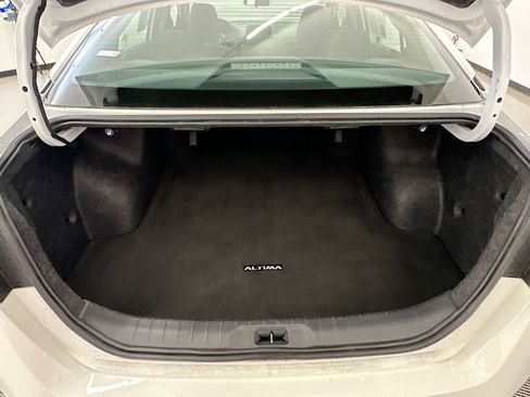 Used 2025 Nissan Altima 2.5 SV FWD image 29