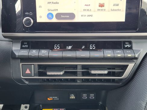 Used 2025 Toyota Camry SE w/ Convenience Package FWD image 22