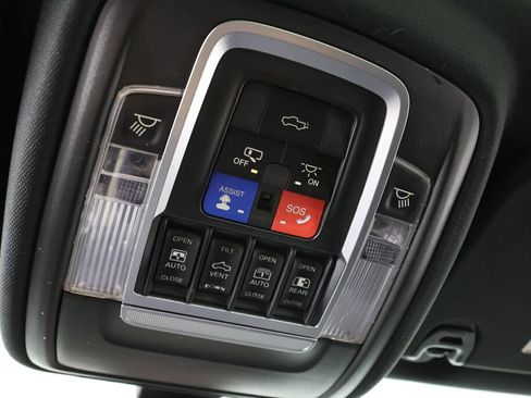 Used 2019 RAM 1500 Laramie AWD/4WD image 39