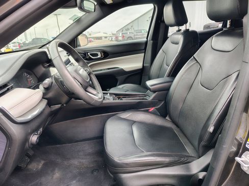 Used 2023 Jeep Compass Limited image 10