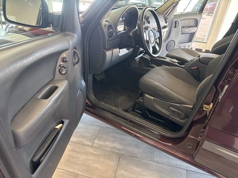 Used 2004 Jeep Liberty Sport w/ PWR Convenience Group AWD/4WD image 16