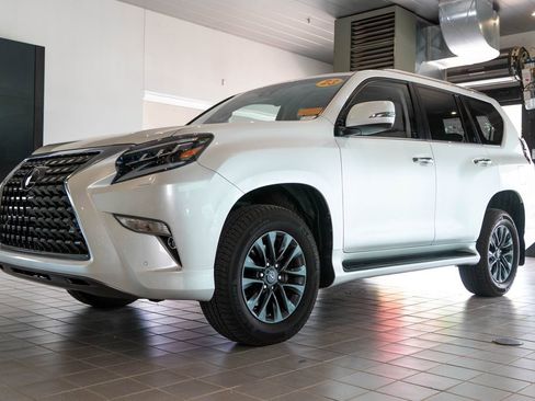 Used 2023 Lexus GX 460 Premium AWD/4WD image 3