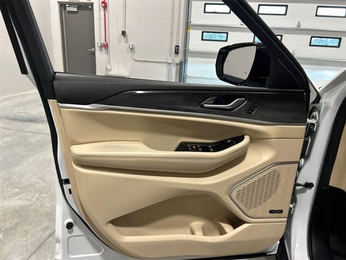 Used 2021 Jeep Grand Cherokee L Limited image 15