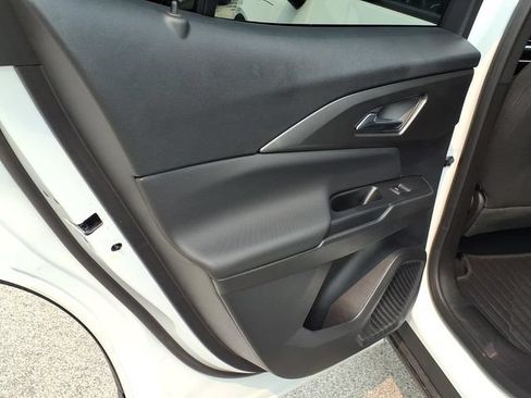 Used 2026 Chevrolet Equinox EV LT w/ LPO, All-Weather Mat Package FWD image 17