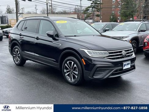 Used 2022 Volkswagen Tiguan S image 1