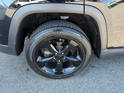 Used 2023 Jeep Grand Cherokee Altitude AWD/4WD image 39