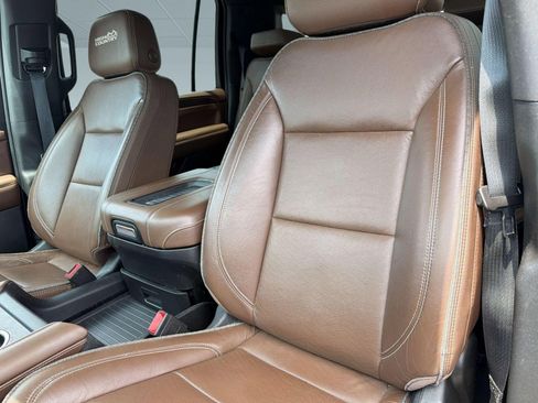 Used 2023 Chevrolet Suburban High Country w/ Premium Package 2 RWD image 24