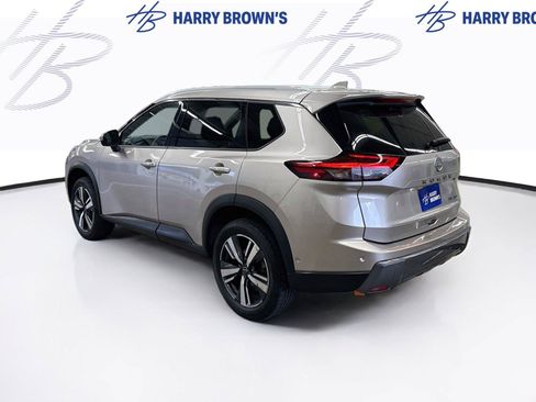 Used 2024 Nissan Rogue SL AWD/4WD image 2