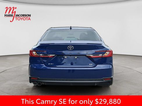 Used 2025 Toyota Camry SE FWD image 11