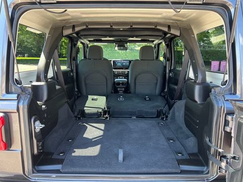 Used 2025 Jeep Wrangler Unlimited Sahara AWD/4WD image 31
