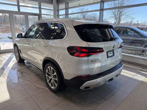 New 2026 BMW X5 xDrive40i w/ Climate Comfort Package AWD/4WD image 4