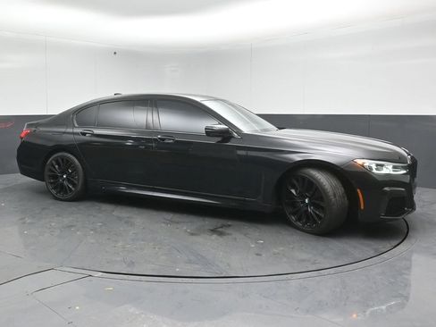 Used 2022 BMW 750i xDrive w/ M Sport Package image 5