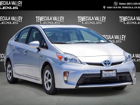 Used 2015 Toyota Prius Three w/ Preferred Accessory Package FWD image 1