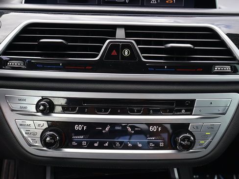 Used 2019 BMW 750i xDrive 750i xDrive image 51