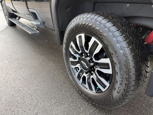 Used 2025 GMC Sierra 2500 Denali w/ Technology Package image 40