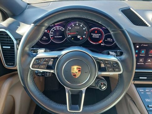 Used 2023 Porsche Cayenne Platinum Edition image 28
