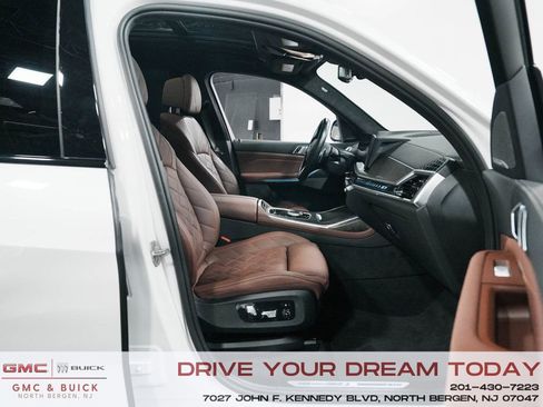 Used 2024 BMW X7 xDrive40i w/ M Sport Package image 43