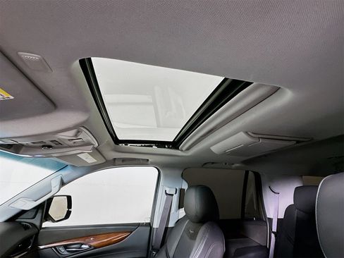 Used 2015 Cadillac Escalade Luxury image 23