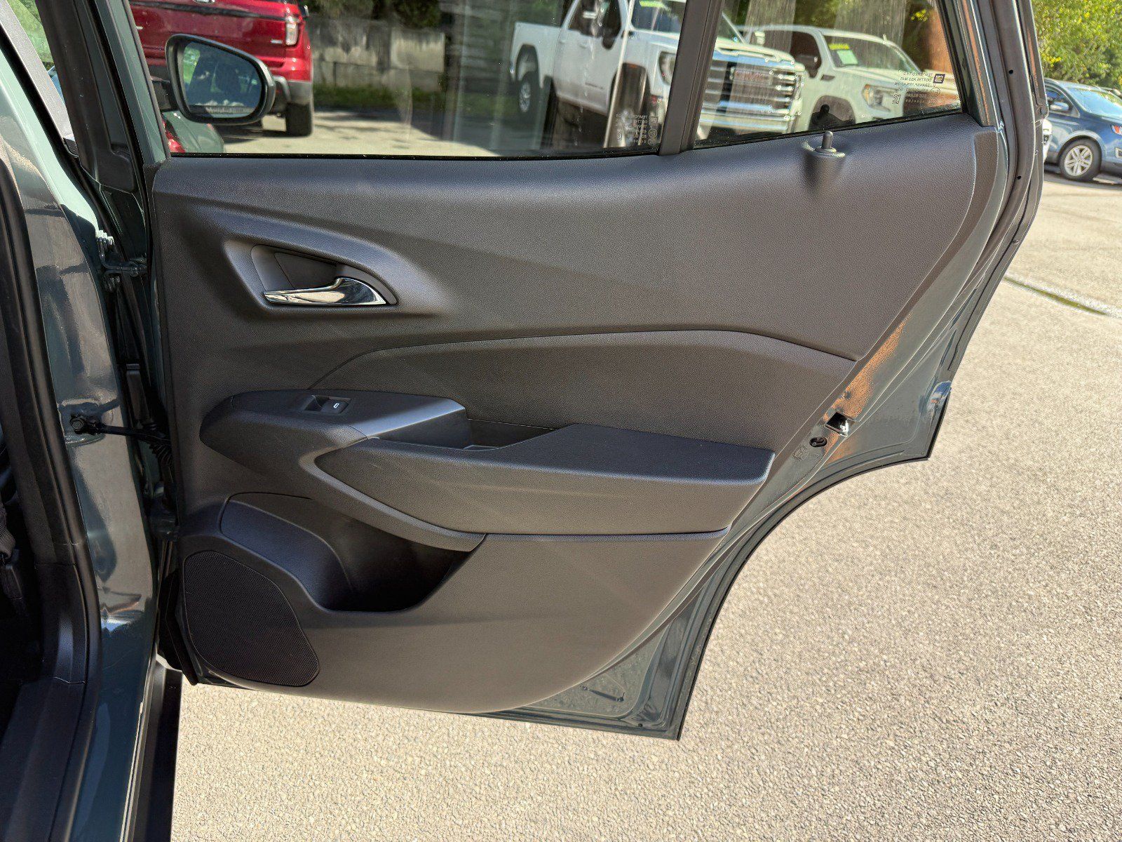 Used 2025 Chevrolet Trax LT FWD image 20