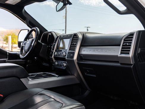 Used 2020 Ford F250 Platinum w/ FX4 Off-Road Package image 43