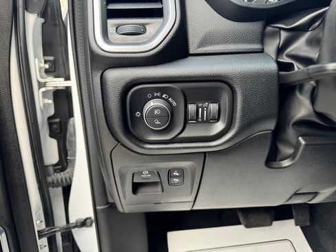 Used 2022 RAM 1500 Laramie AWD/4WD image 16