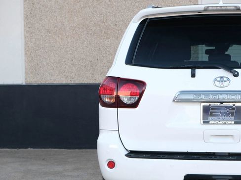 Used 2018 Toyota Sequoia Limited image 17