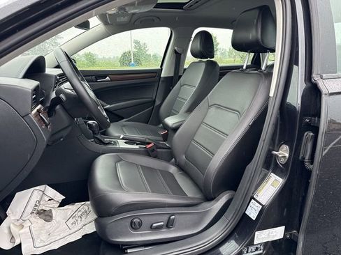 Used 2022 Volkswagen Passat 2.0T image 14