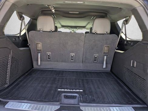 Used 2021 Chevrolet Suburban RST RWD image 6